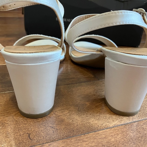 Naturalizer Bristol Sandal in pearl White - Picture 4 of 5